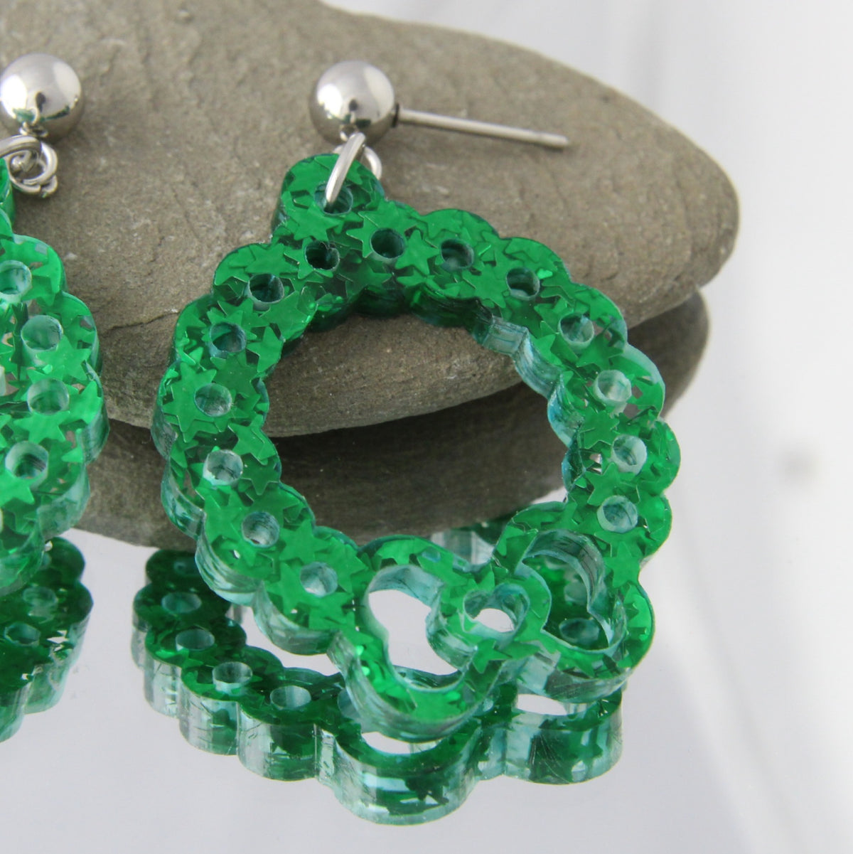 'Green Star Glitter Wreath' Acrylic Earrings
